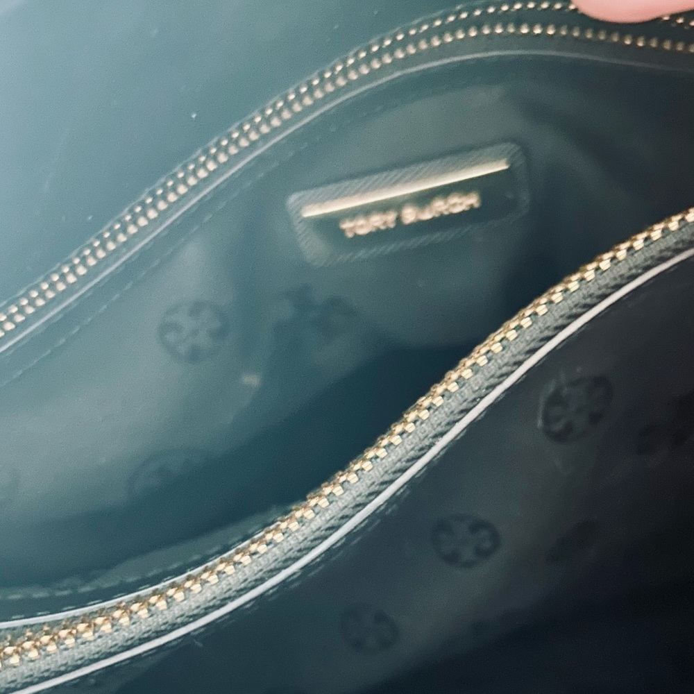 Tory Burch Authenticated Robinson Dome Saffiano Leather Purse - Picture 2 of 9